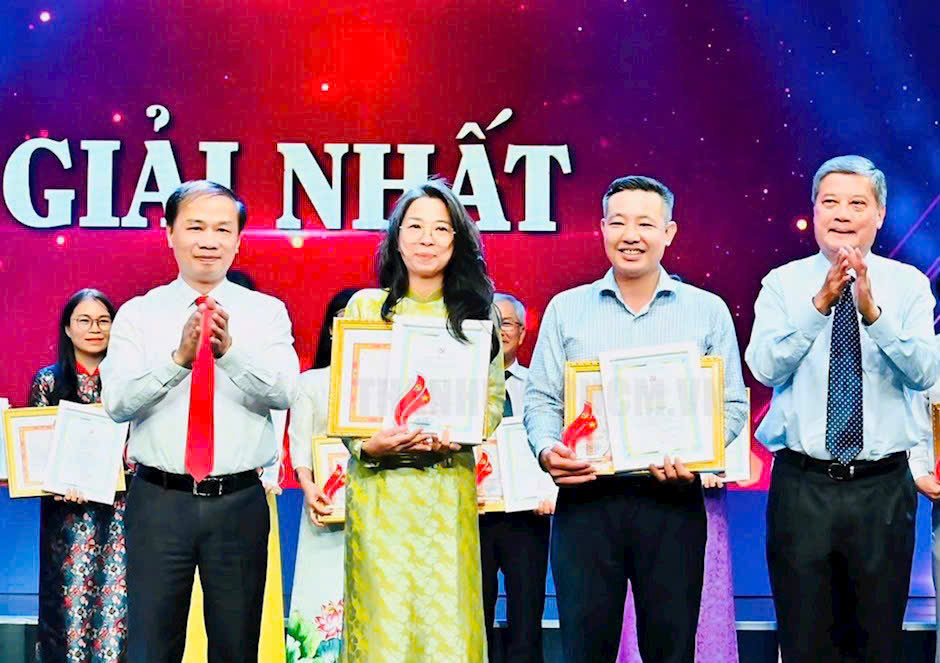 Giảng viên Trường Đại học Mở TP.HCM đạt giải nhất Cuộc thi viết chính luận bảo vệ nền tảng tư tưởng của Đảng, đấu tranh phản bác các quan điểm sai trái, thù địch tại TP.HCM năm 2023–2024 